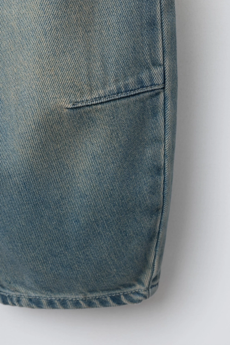 ДЖИНСЫ СВОБОДНОГО КРОЯ С ЗАЩИПАМИ