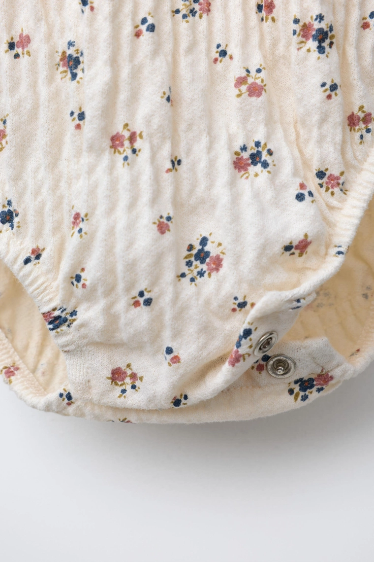 БОДИ С ЦВЕТОЧНЫМ КРУЖЕВОМ