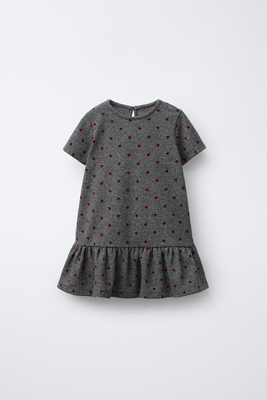 ПЛАТЬЕ ИЗ ТКАНИ «ГУСИНАЯ ЛАПКА» С РЕЛЬЕФНЫМИ СЕРДЕЧКАМИ