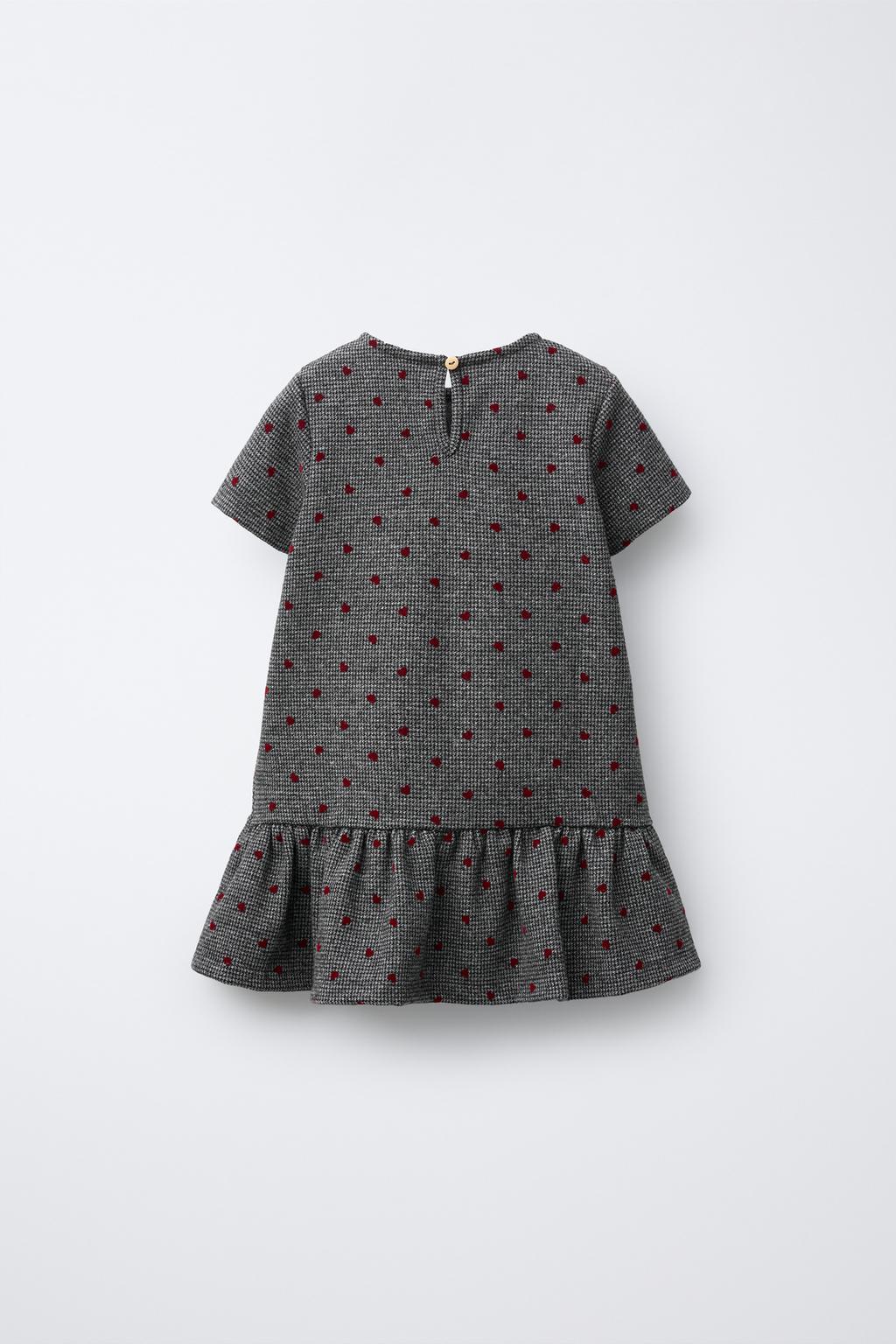 ПЛАТЬЕ ИЗ ТКАНИ «ГУСИНАЯ ЛАПКА» С РЕЛЬЕФНЫМИ СЕРДЕЧКАМИ