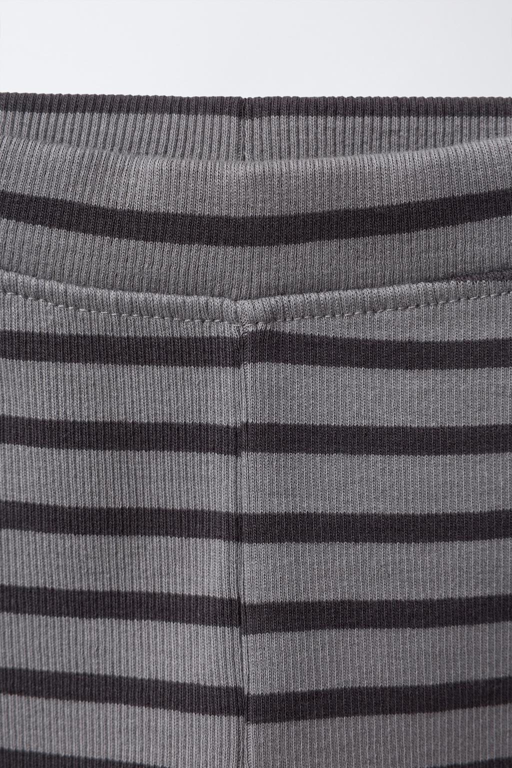 НАБОР ИЗ ДВУХ ЛЕГИНСОВ: С ПРИНТОМ И ОДНОТОННЫЕ