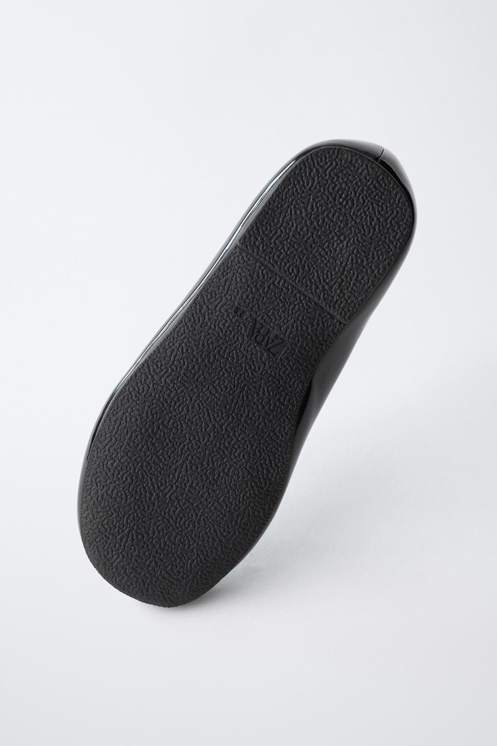 Лодочки с лаковым покрытием и бантами