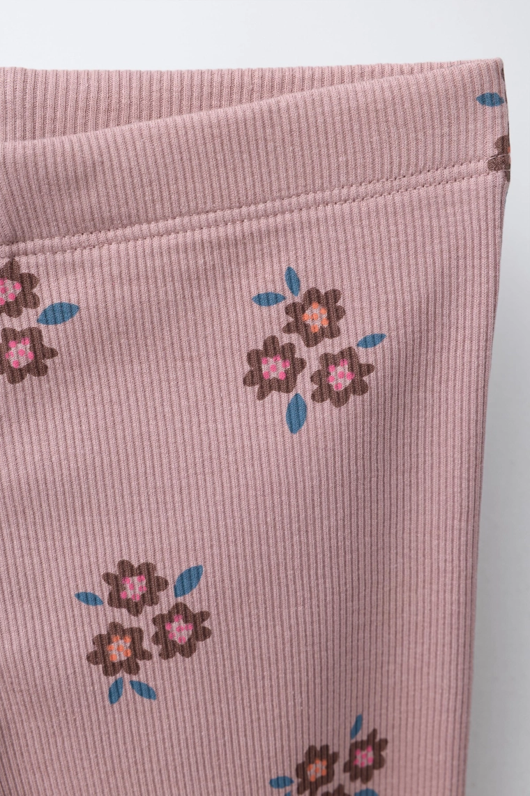 КОМПЛЕКТ ИЗ ФУТБОЛКИ В РУБЧИК И ЛЕГИНСОВ С ЦВЕТОЧНЫМ ПРИНТОМ