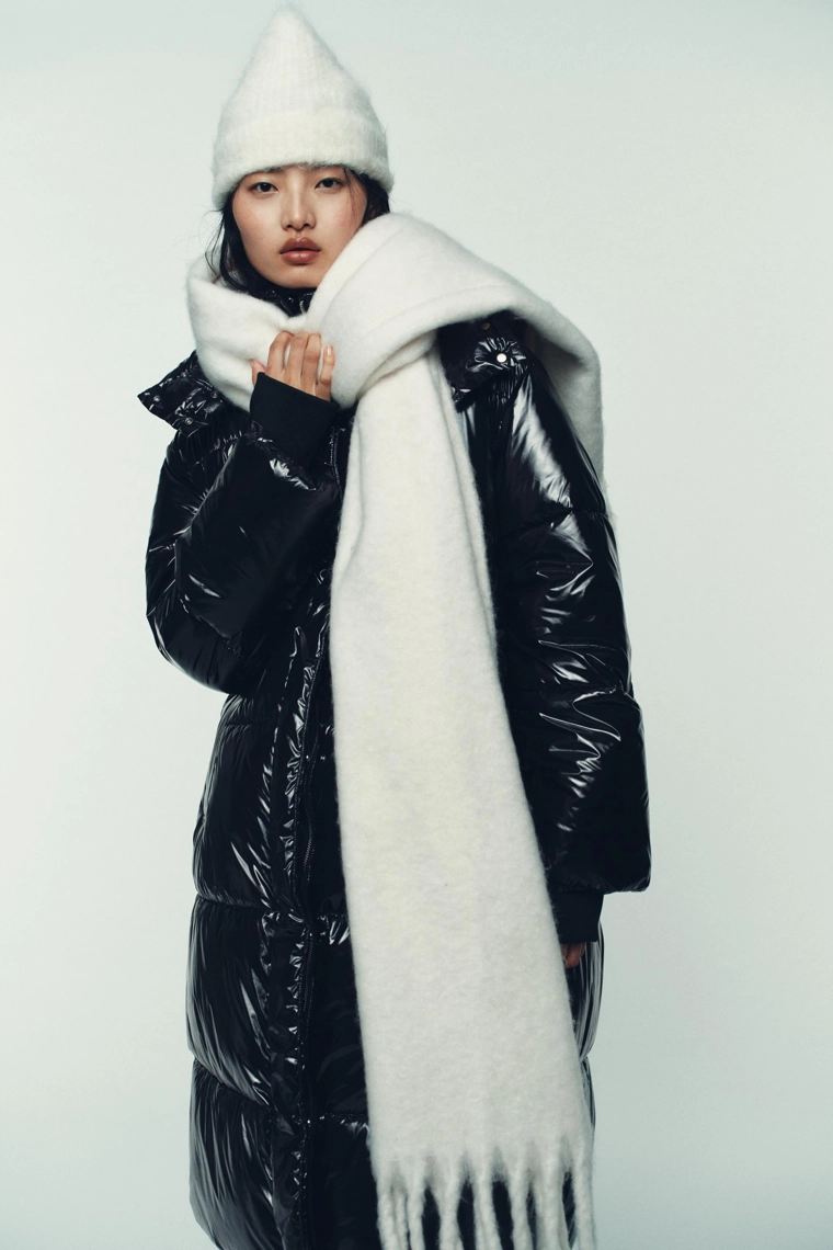 ДЛИННЫЙ АНОРАК С БЛЕСТЯЩИМ ЭФФЕКТОМ