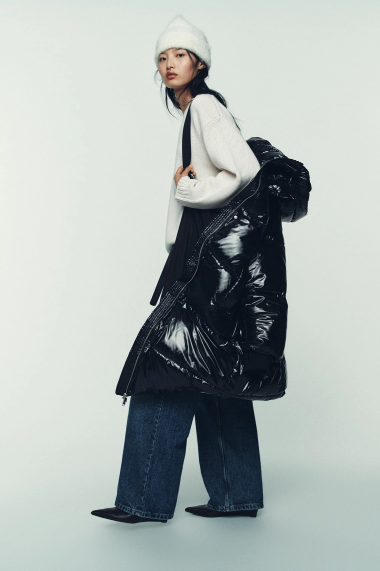 ДЛИННЫЙ АНОРАК С БЛЕСТЯЩИМ ЭФФЕКТОМ