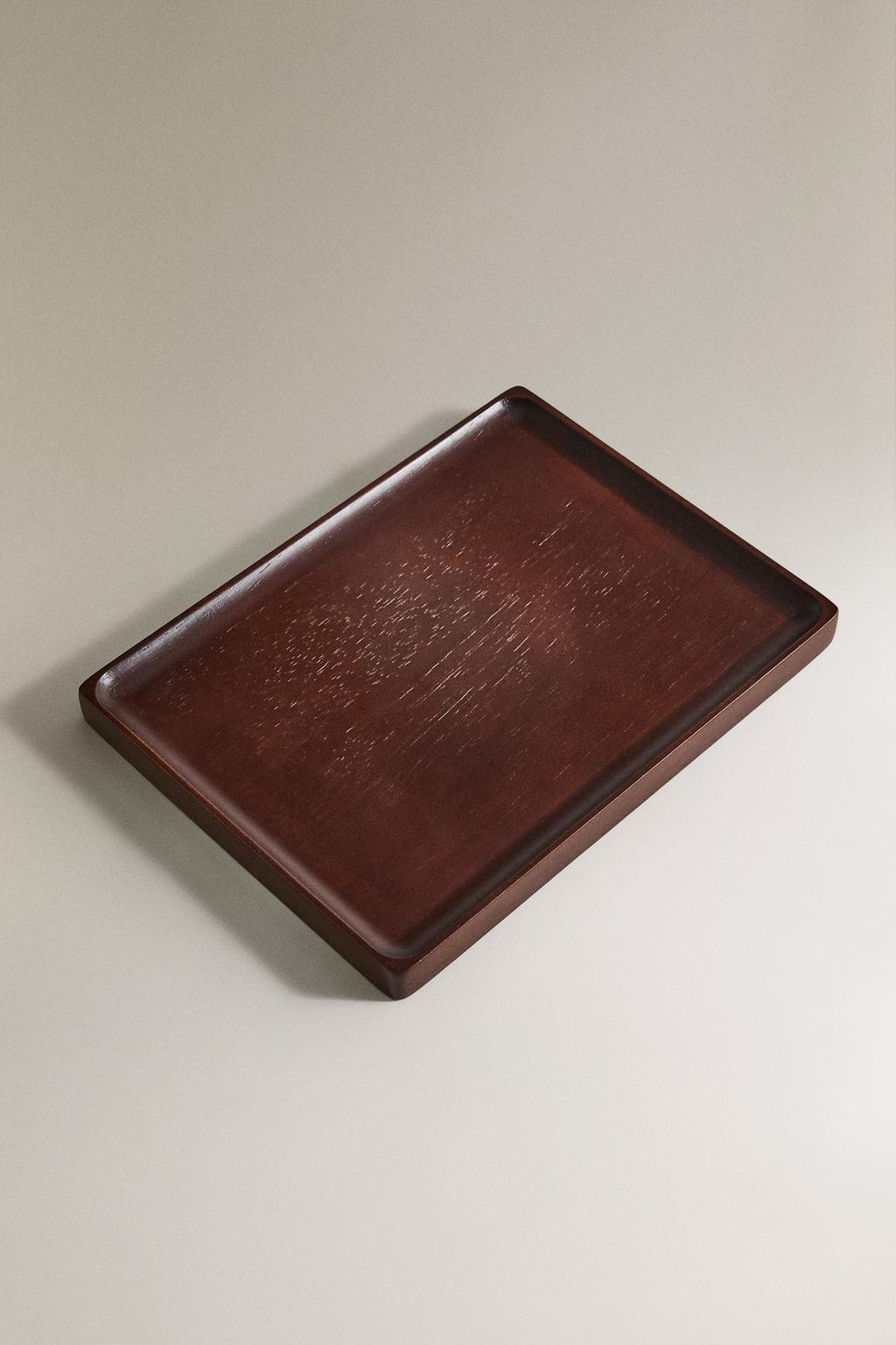 Деревянный поднос с зарядным устройством для телефона