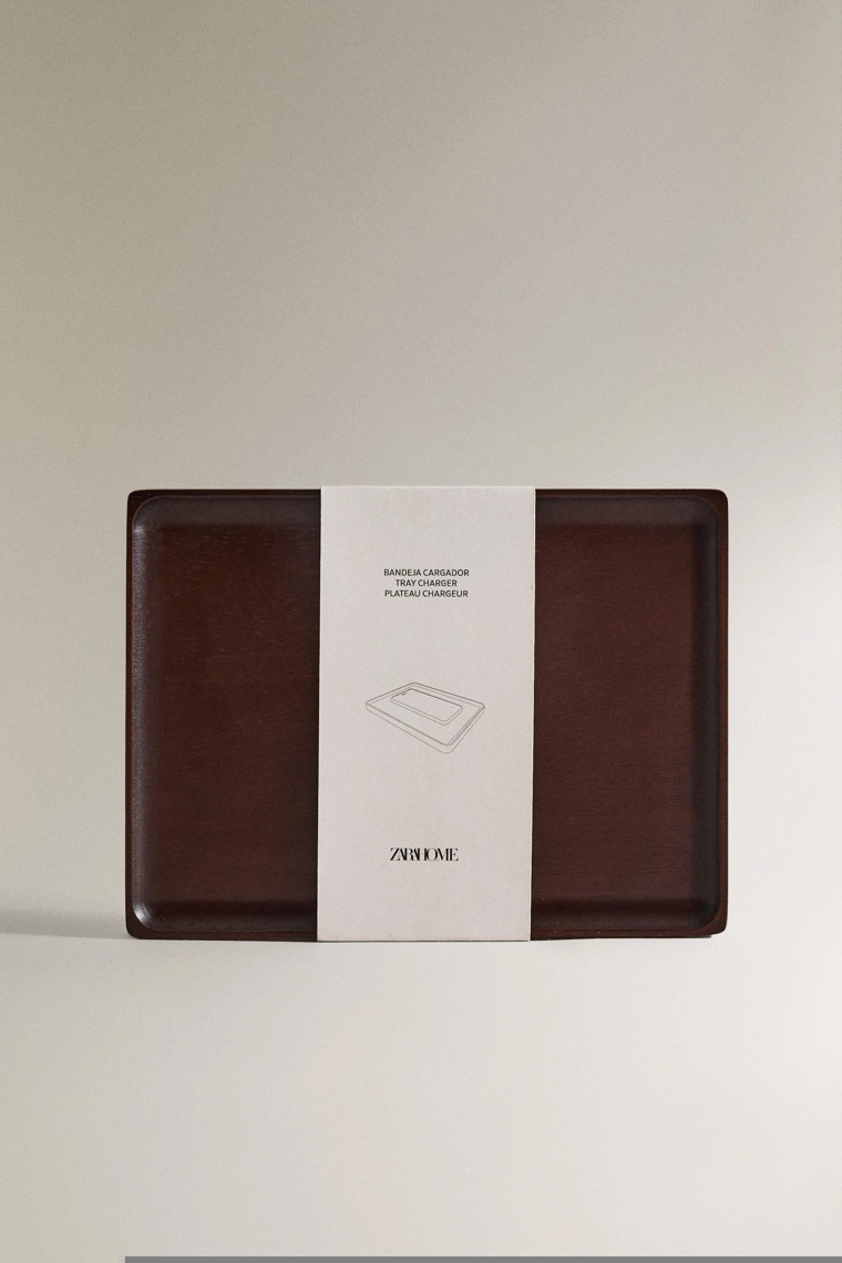 Деревянный поднос с зарядным устройством для телефона