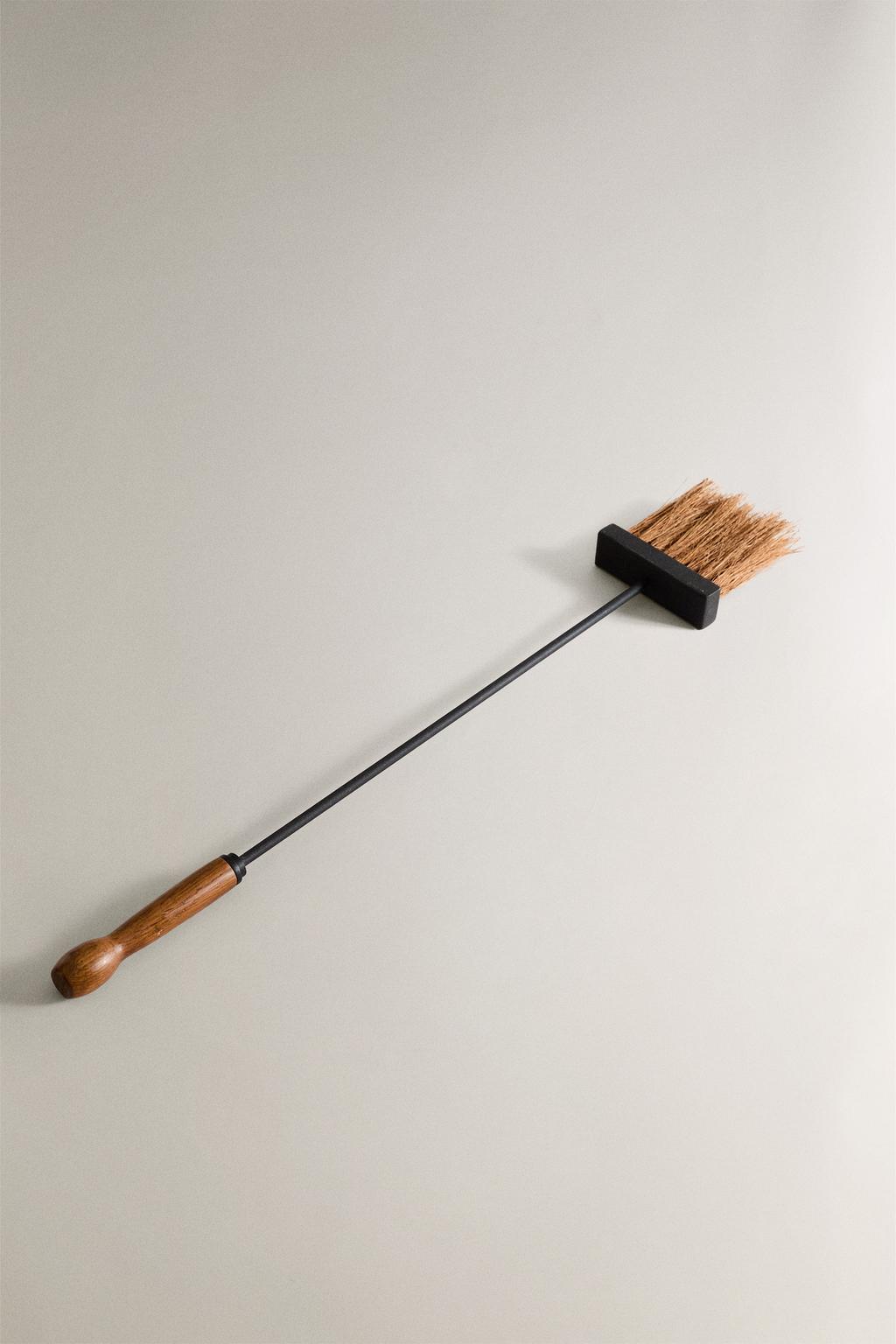 Железная кованая метла для камина