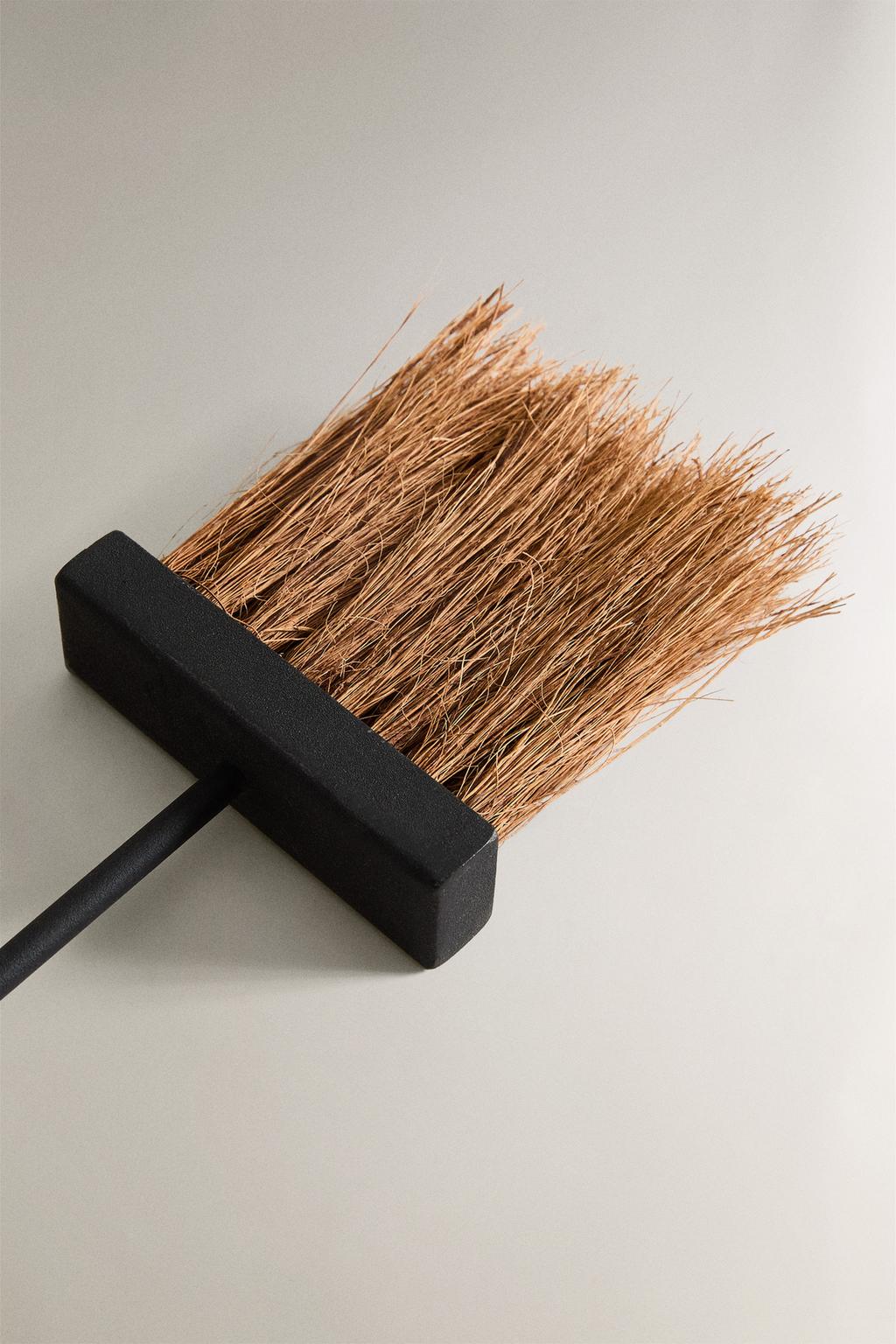 Железная кованая метла для камина