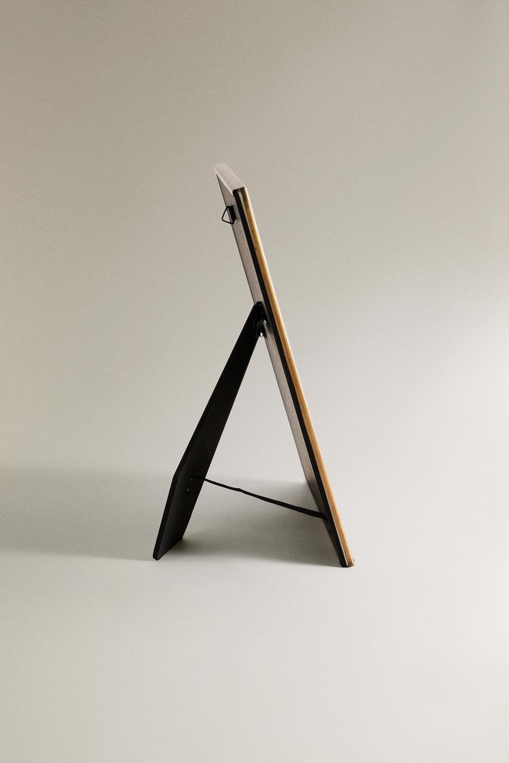 Фоторамка с тонкой металлической рамкой