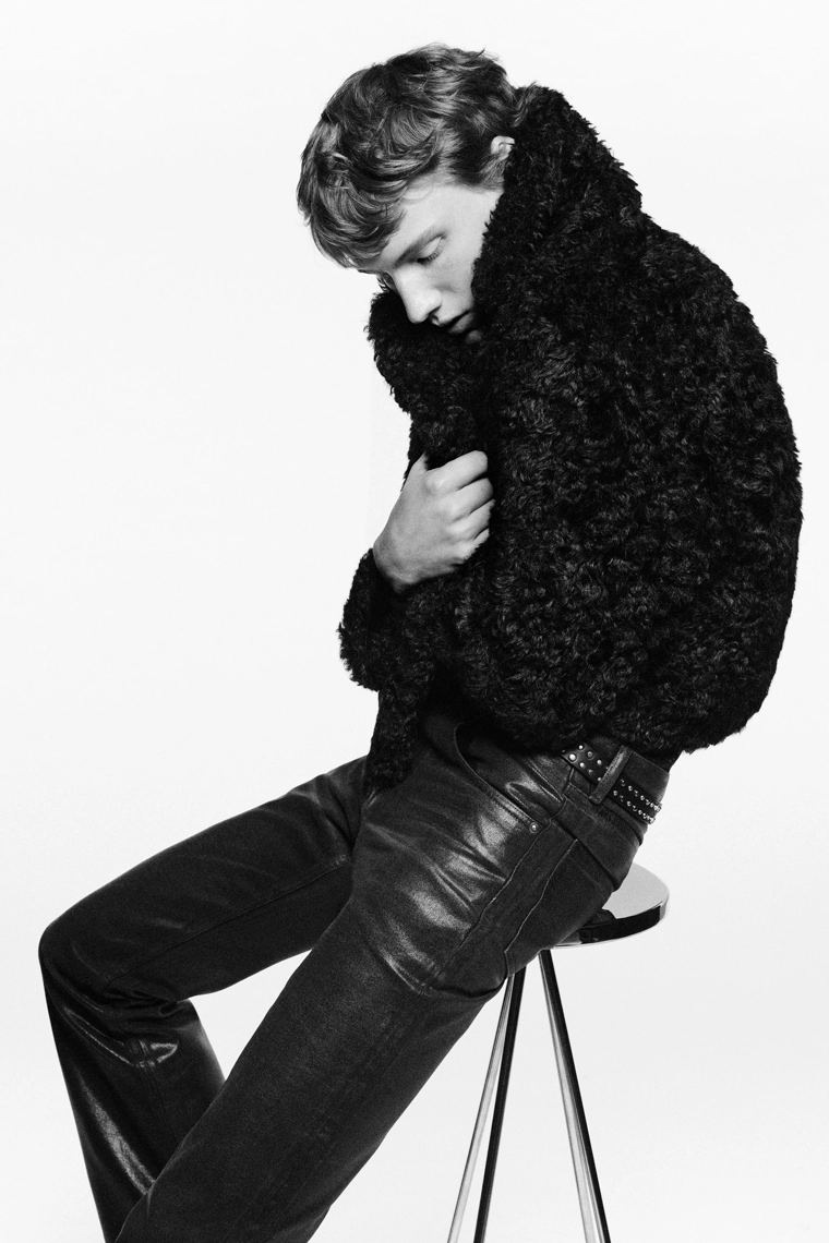 Джинсы ludovic de saint sernin x zara со восковым покрытием и расклешенные