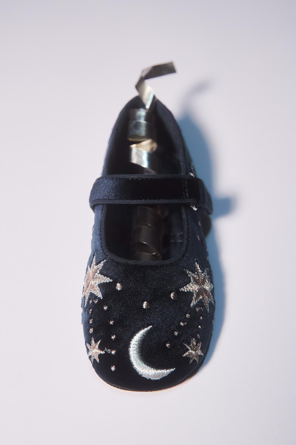 Вельветовые балетки с вышивкой