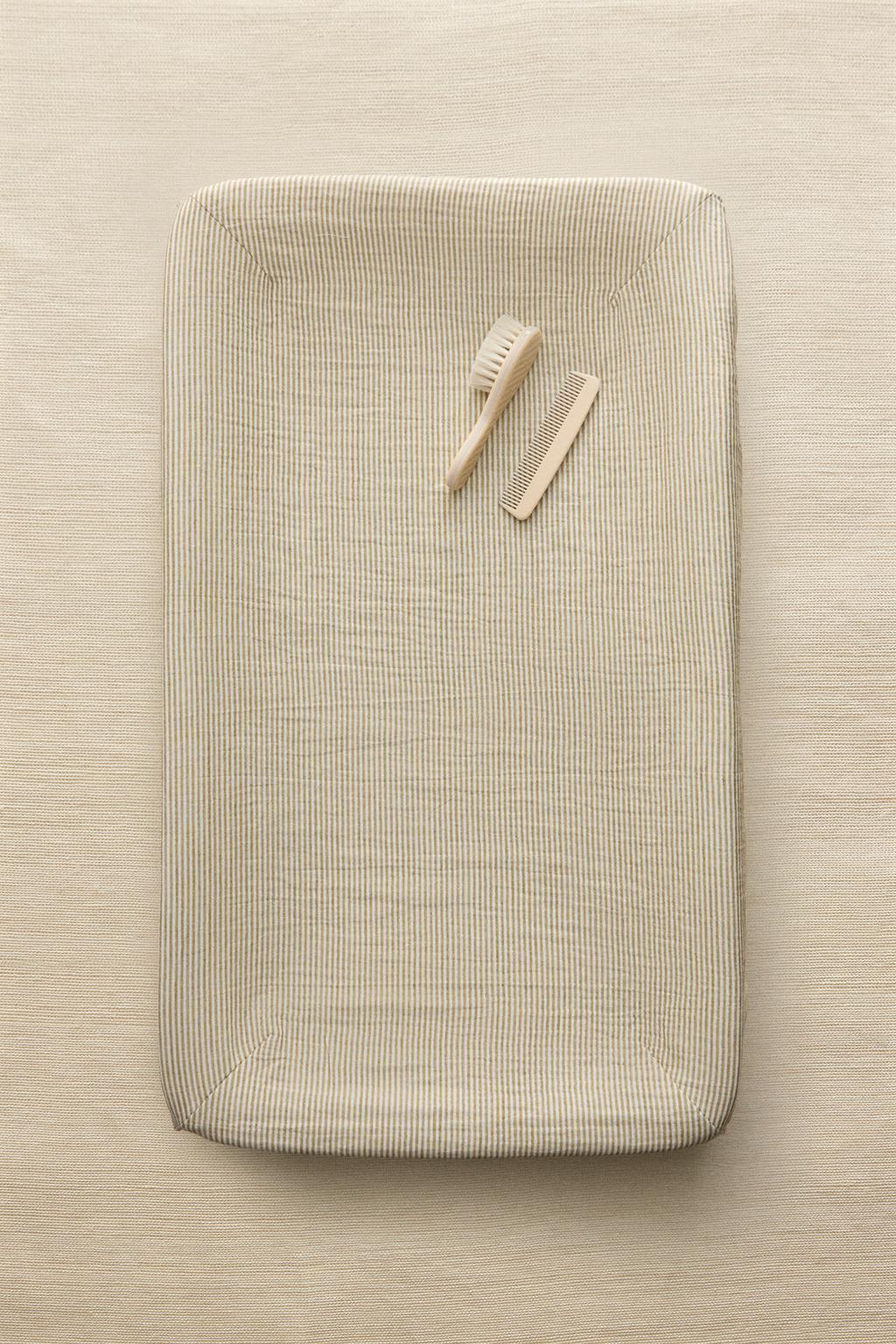 Чехол на матрас для пеленального столика из муслина в полоску