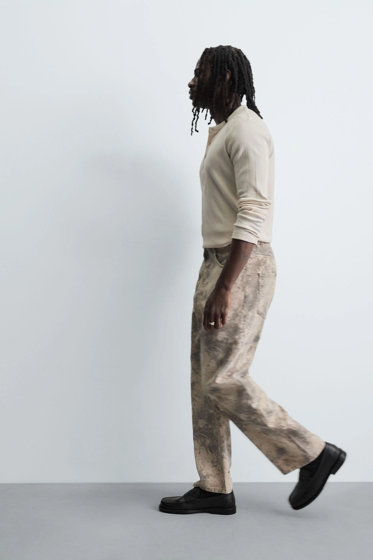 БРЮКИ BAGGY FIT С АБСТРАКТНЫМ ПРИНТОМ