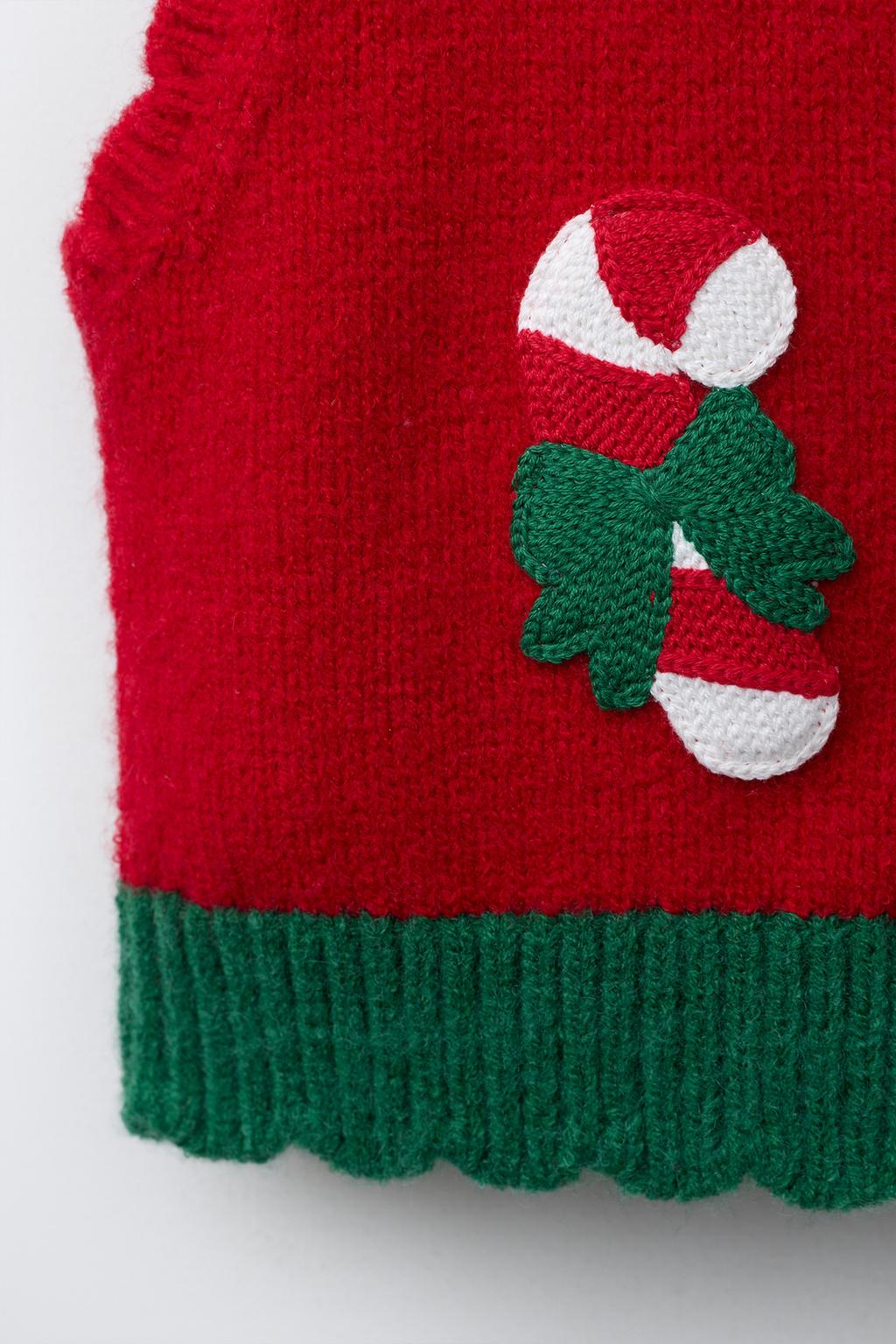 ВЯЗАНЫЙ ЖИЛЕТ С АППЛИКАЦИЯМИ КРОШЕ