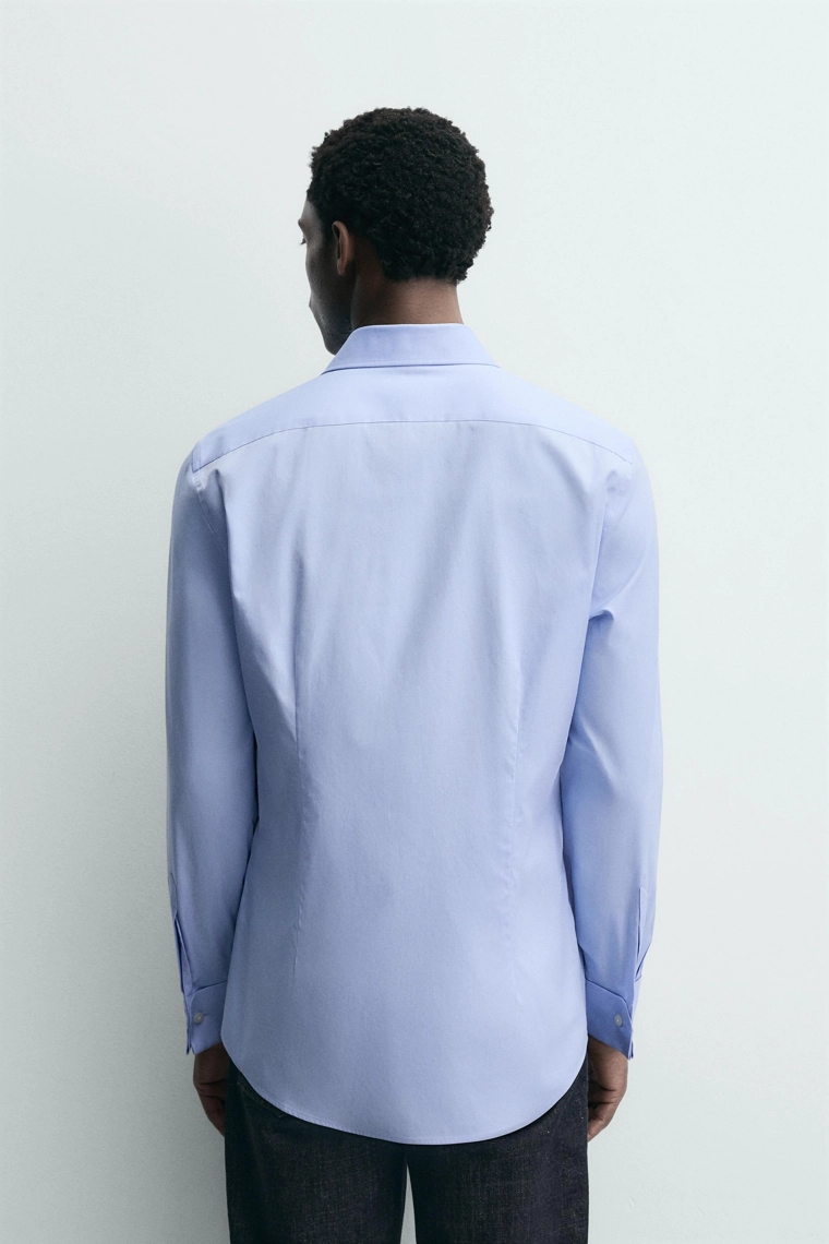 РУБАШКА ИЗ РЕЛЬЕФНОЙ ТКАНИ С МАНЖЕТАМИ ПОД ЗАПОНКИ