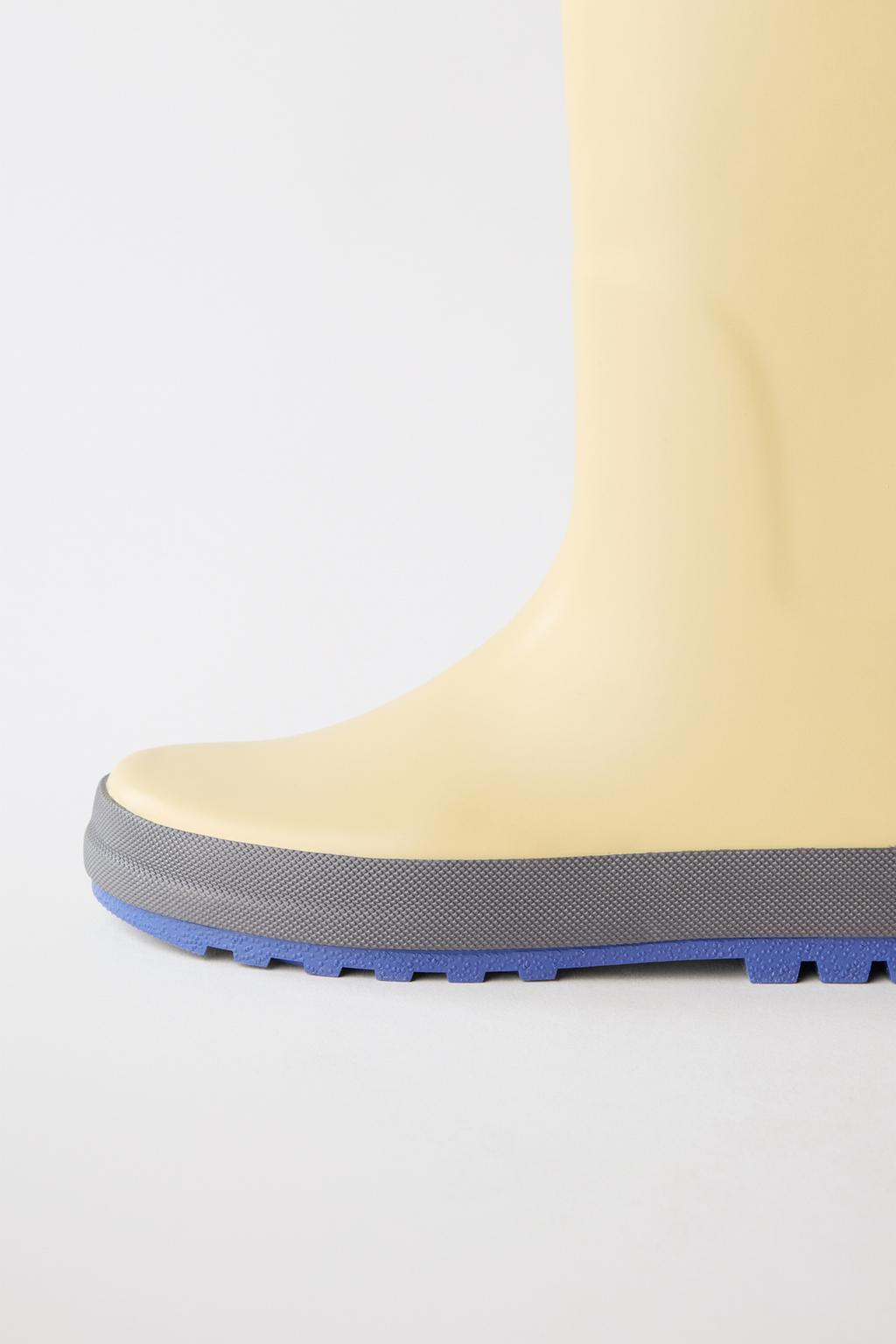 Резиновые сапоги с блоками цветов