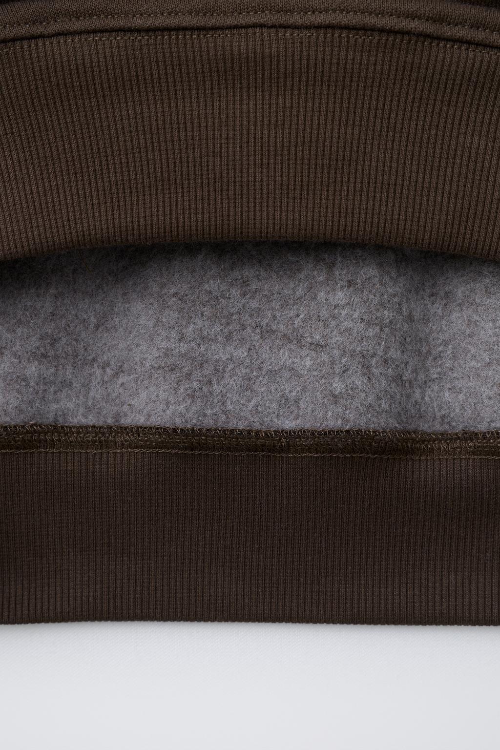 ТОЛСТОВКА С ПРИНТОМ «ГРАФФИТИ» И ЯРЛЫКОМ