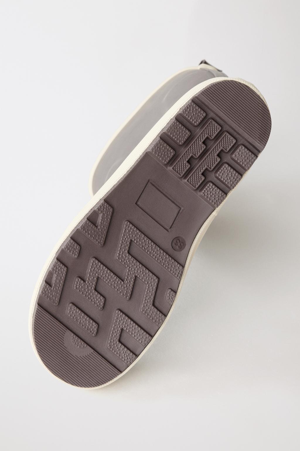 Резиновые сапоги zara в стиле цветной блок