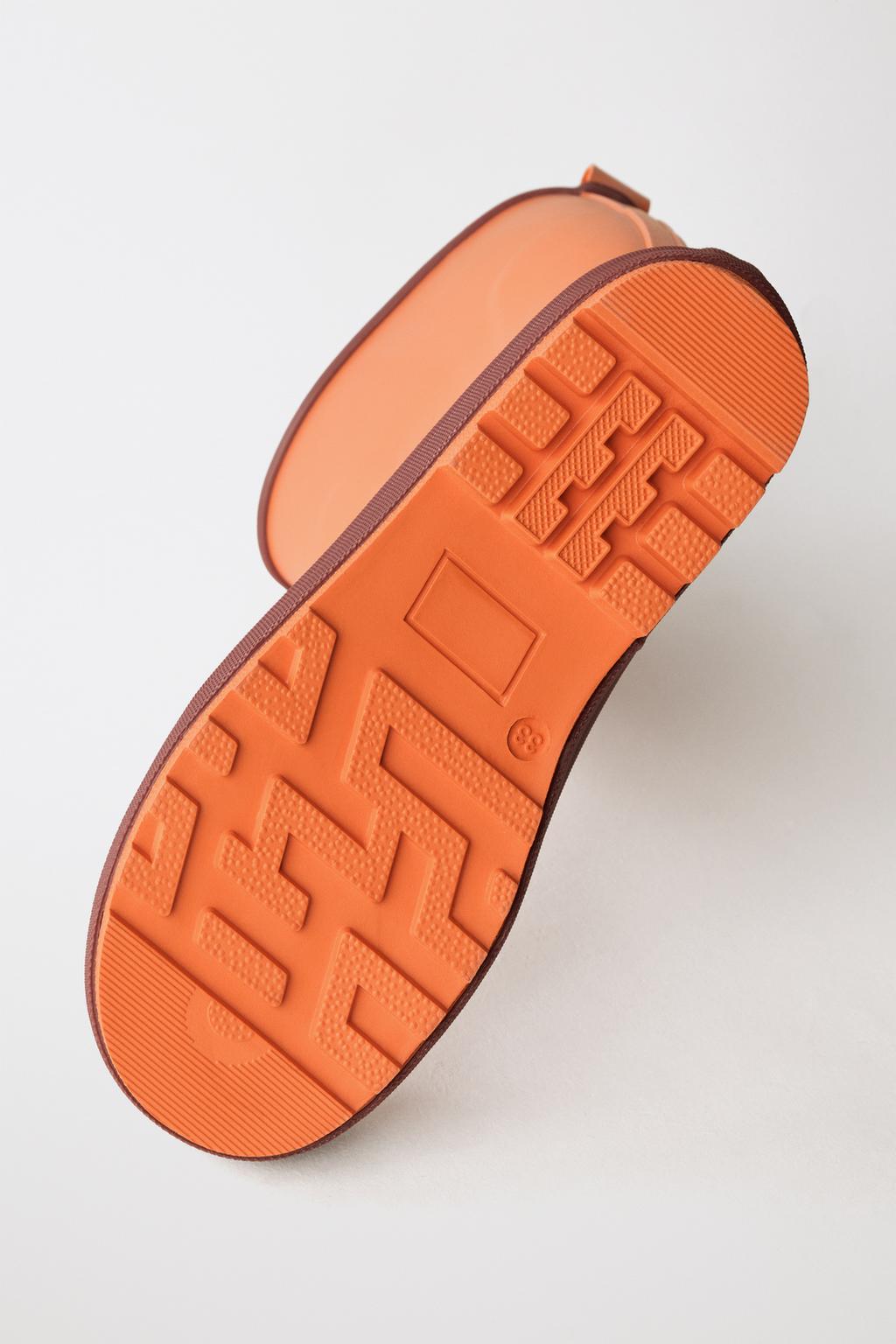 Резиновые сапоги zara в стиле цветной блок