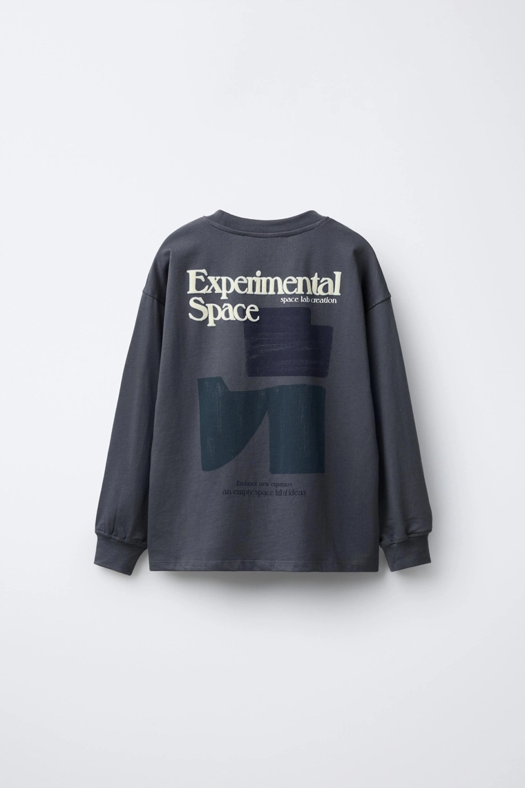 ФУТБОЛКА С РЕЛЬЕФНОЙ НАДПИСЬЮ