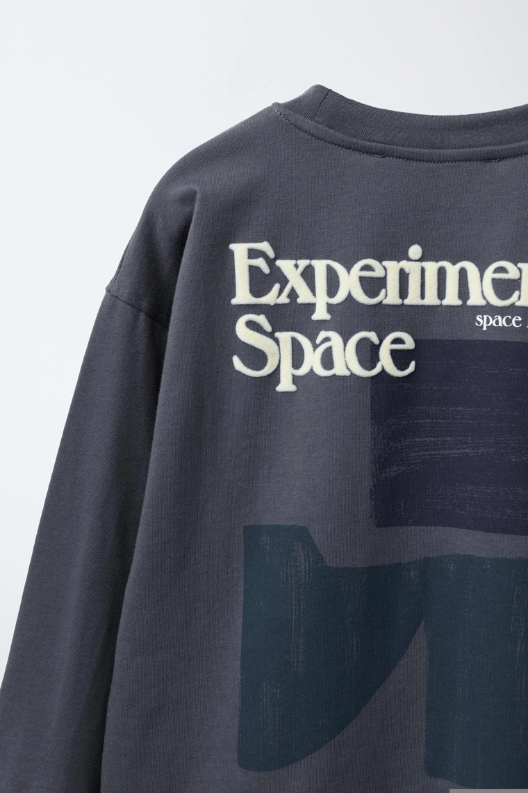 ФУТБОЛКА С РЕЛЬЕФНОЙ НАДПИСЬЮ