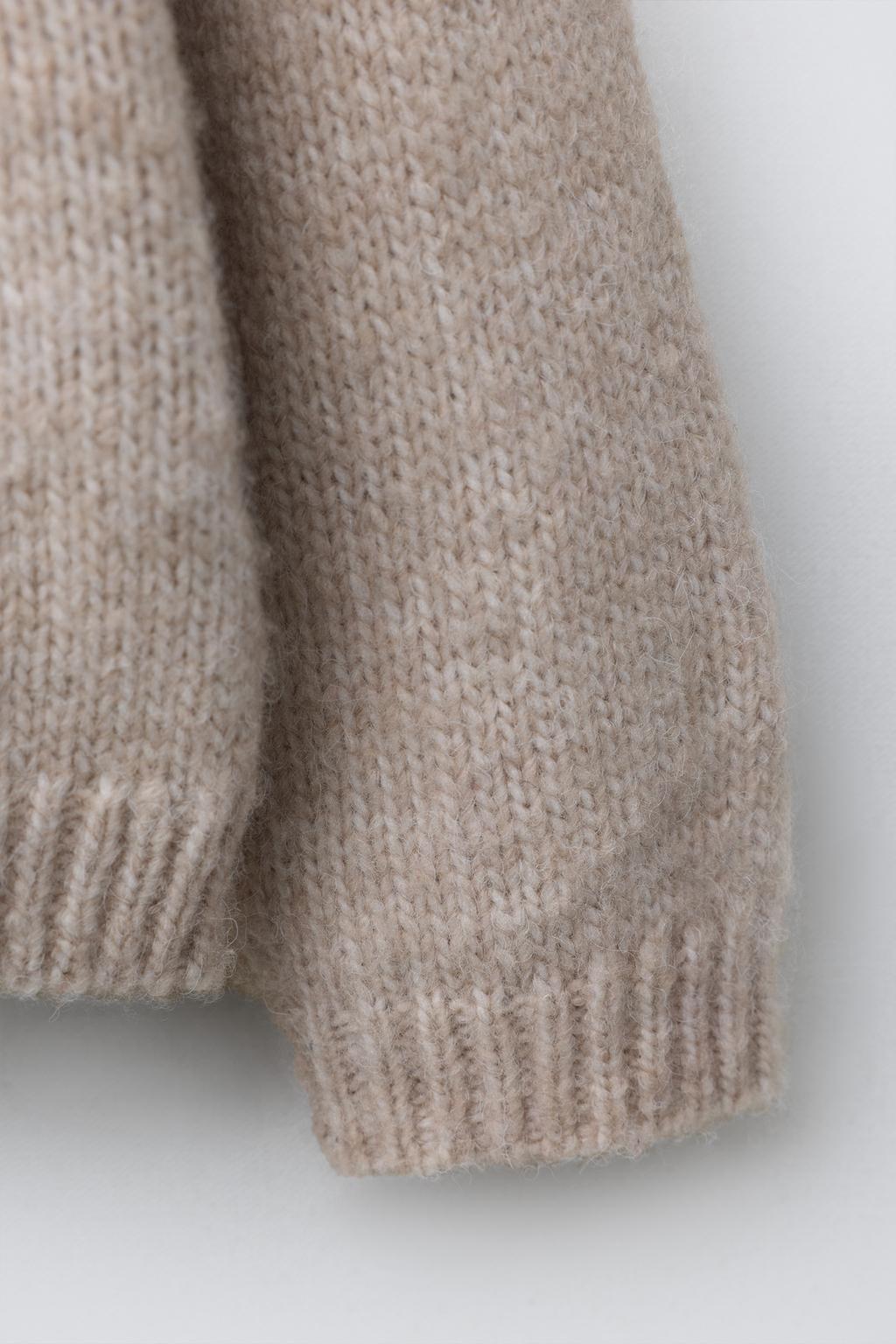 ЖАККАРДОВЫЙ ТРИКОТАЖНЫЙ СВИТЕР