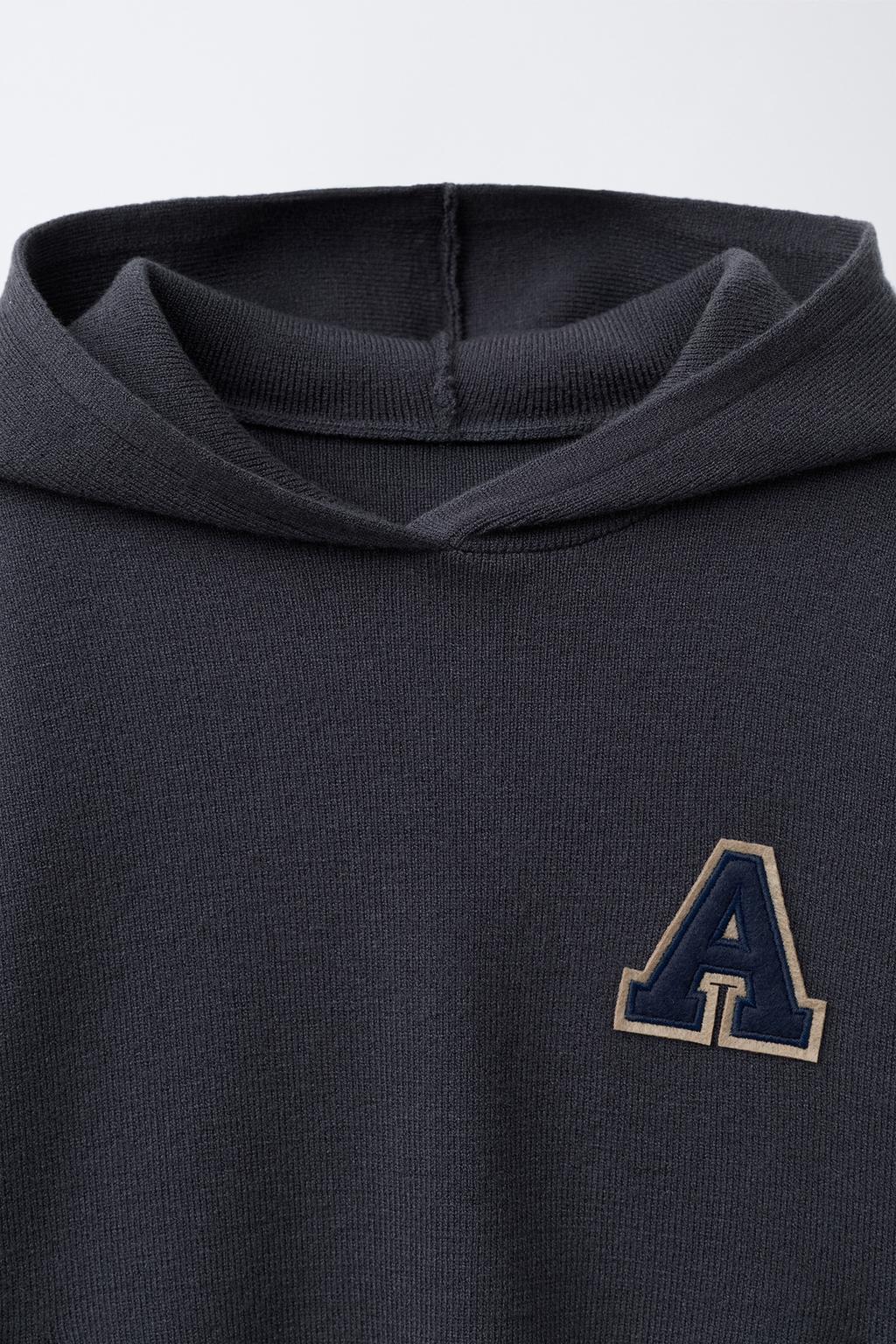 ТРИКОТАЖНЫЙ ДЖЕРСИ С НАШИВКОЙ-БУКВОЙ