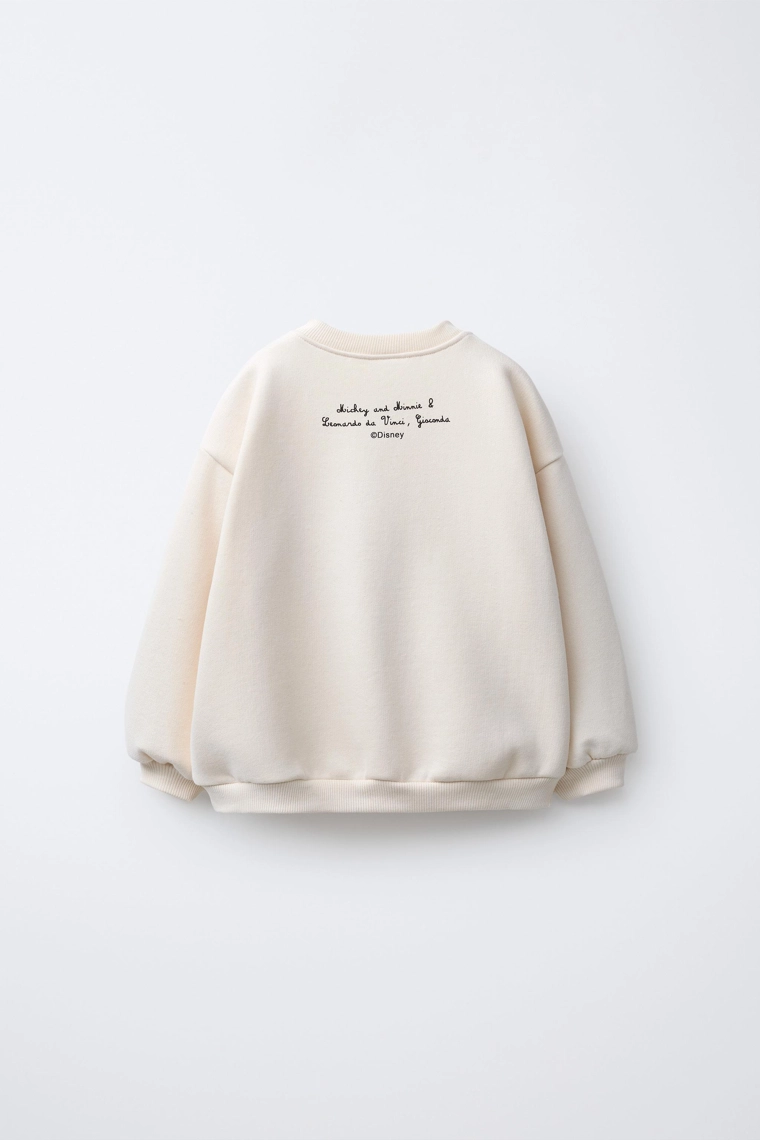 ТОЛСТОВКА С ИЗОБРАЖЕНИЕМ «МОНЫ ЛИЗЫ» С МИККИ И МИННИ МАУС © DISNEY