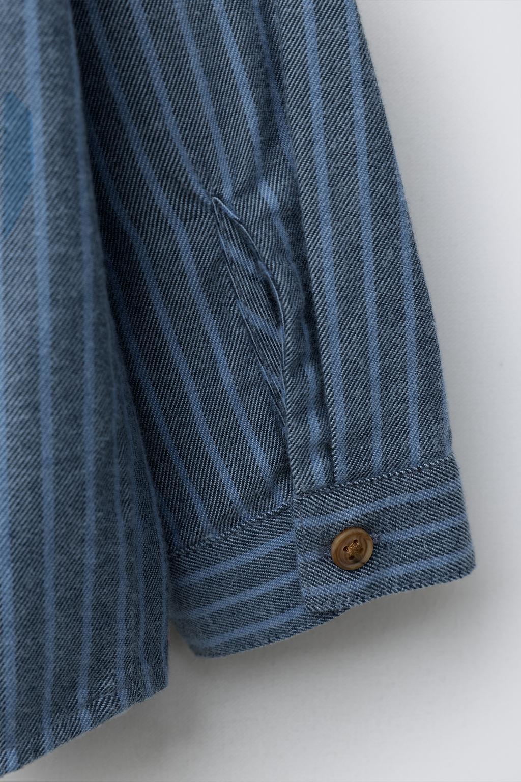 РУБАШКА В ПОЛОСКУ С ВОРОТНИКОМ-СТОЙКОЙ