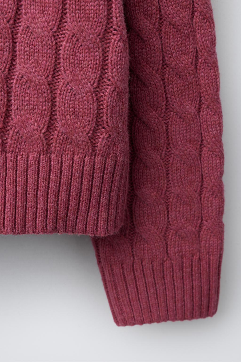 СВИТЕР С УЗОРОМ «КОСЫ»