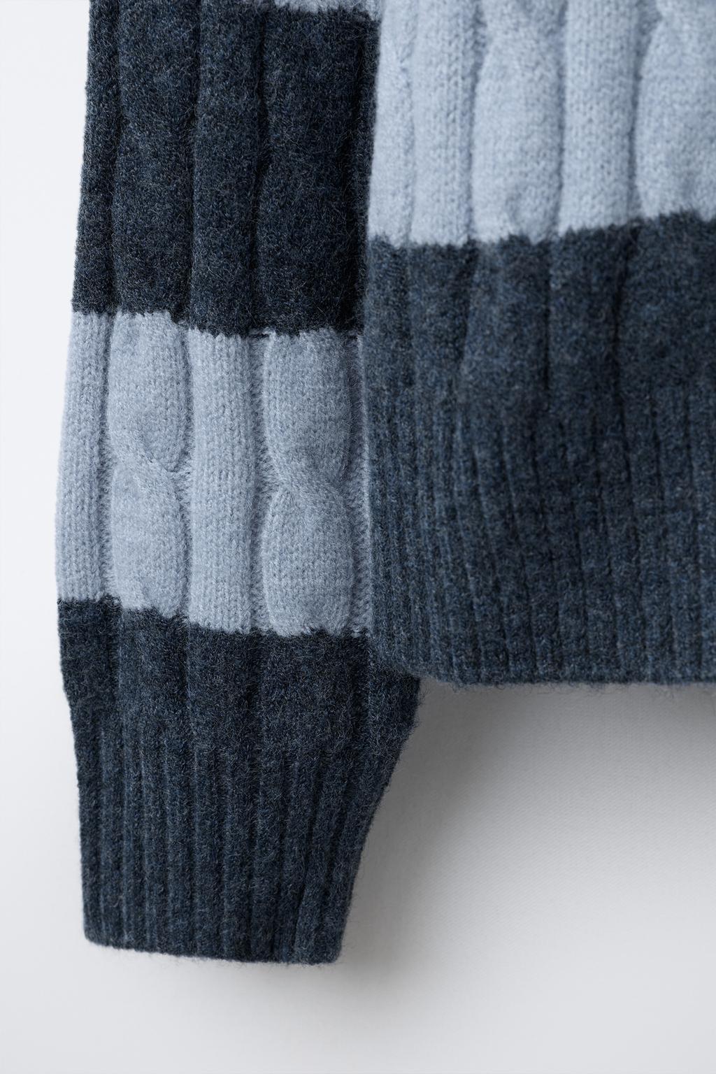 СВИТЕР-ПОЛО В ПОЛОСКУ С УЗОРОМ «КОСЫ»