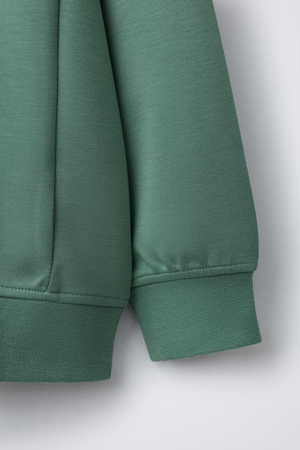 ХУДИ С ЛОГОТИПОМ В СПОРТИВНОМ СТИЛЕ