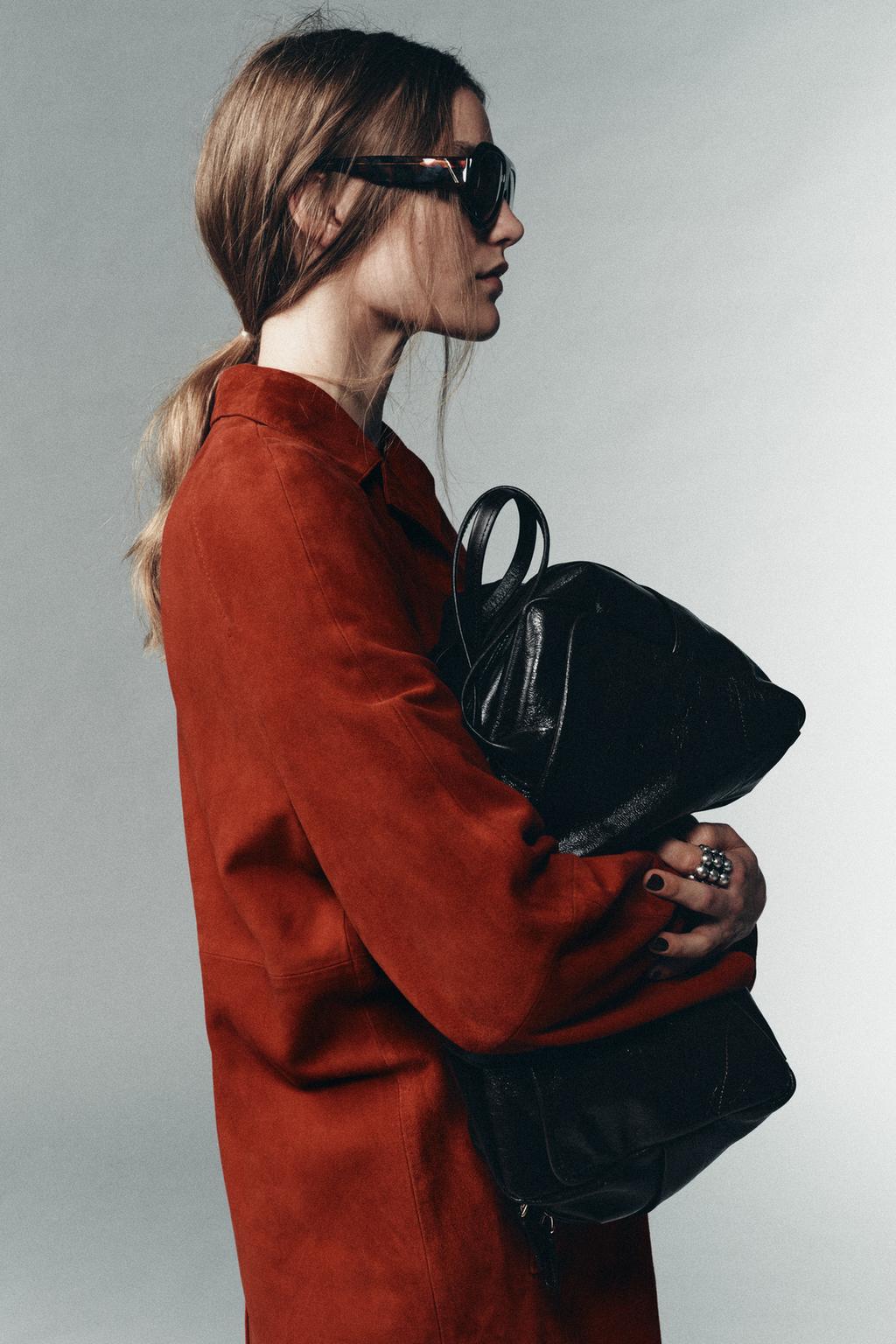 Пальто из 100% замши красное. лимитированная коллекция