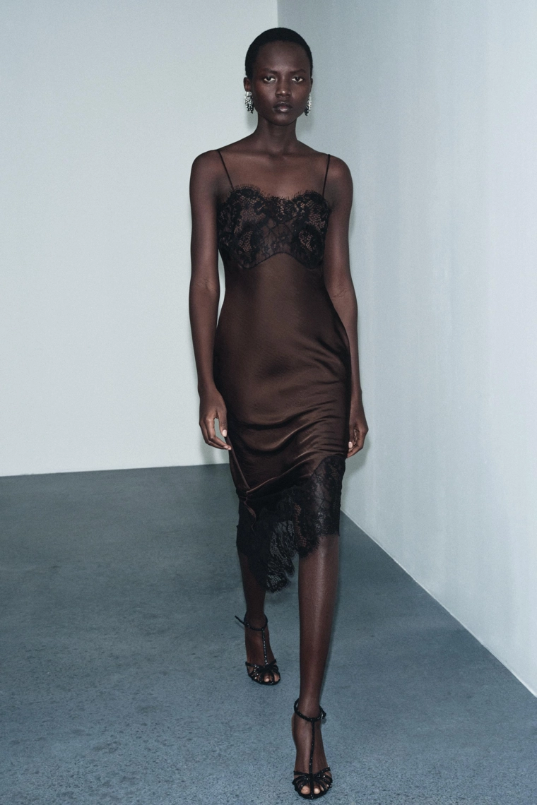 АТЛАСНОЕ АСИММЕТРИЧНОЕ ПЛАТЬЕ С КРУЖЕВОМ — ZW COLLECTION