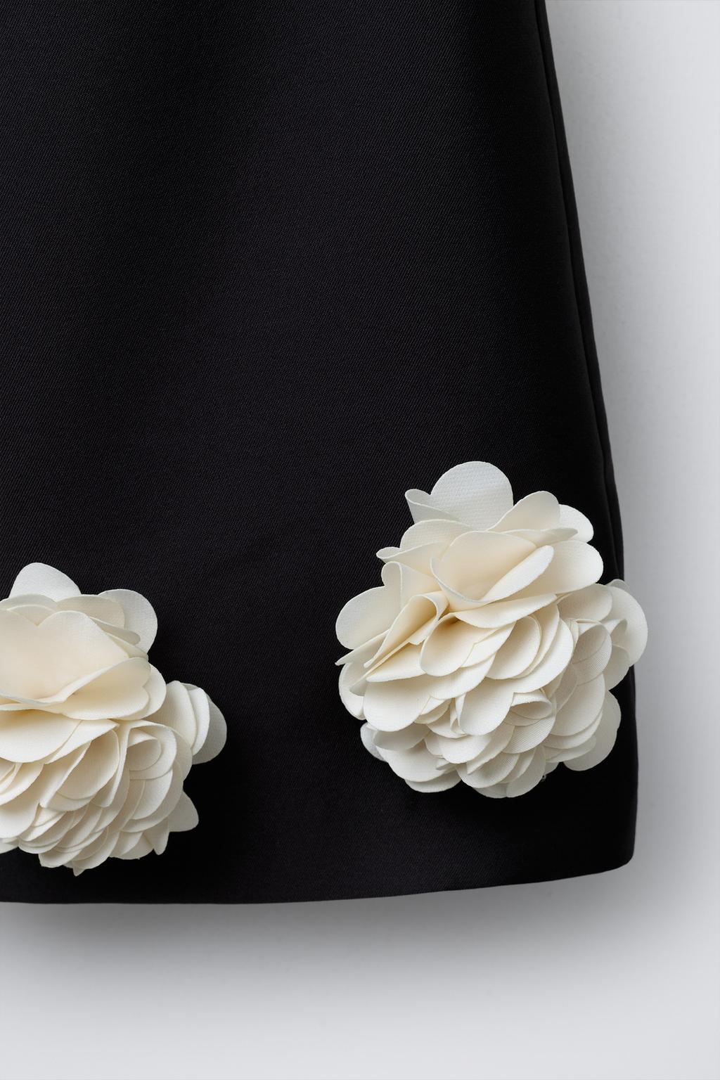 АТЛАСНОЕ ПЛАТЬЕ С ЦВЕТОЧНЫМ ПРИНТОМ