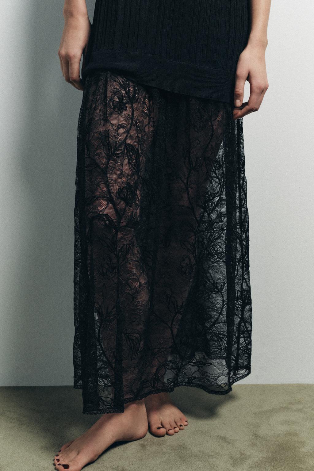 ТРИКОТАЖНОЕ ПЛАТЬЕ С КРУЖЕВОМ