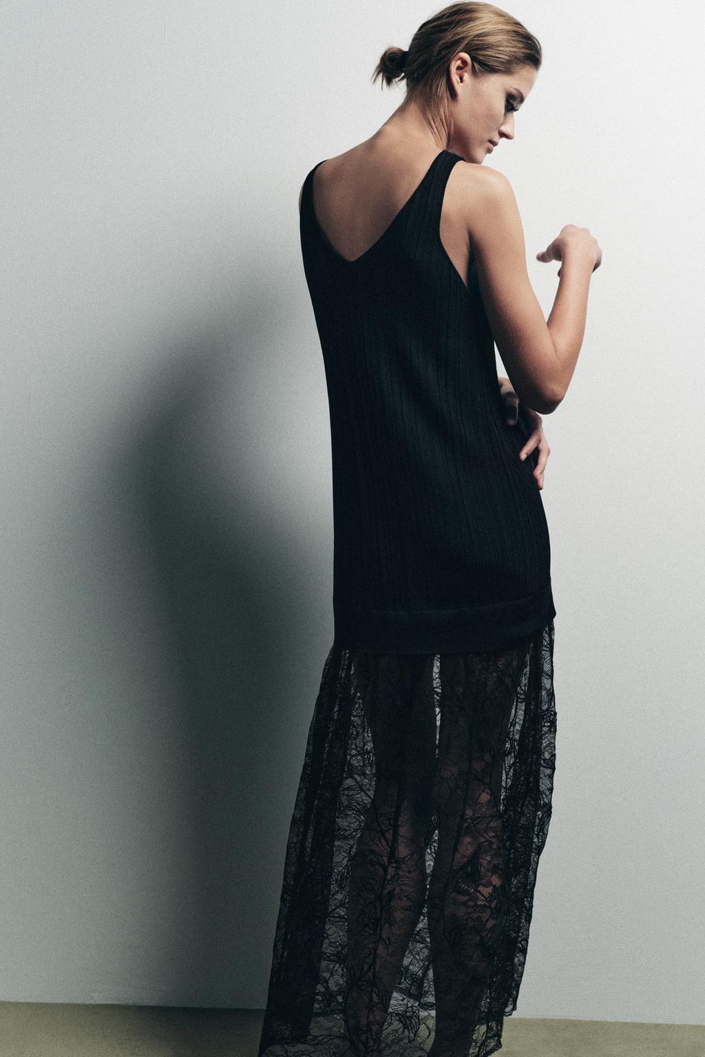 ТРИКОТАЖНОЕ ПЛАТЬЕ С КРУЖЕВОМ