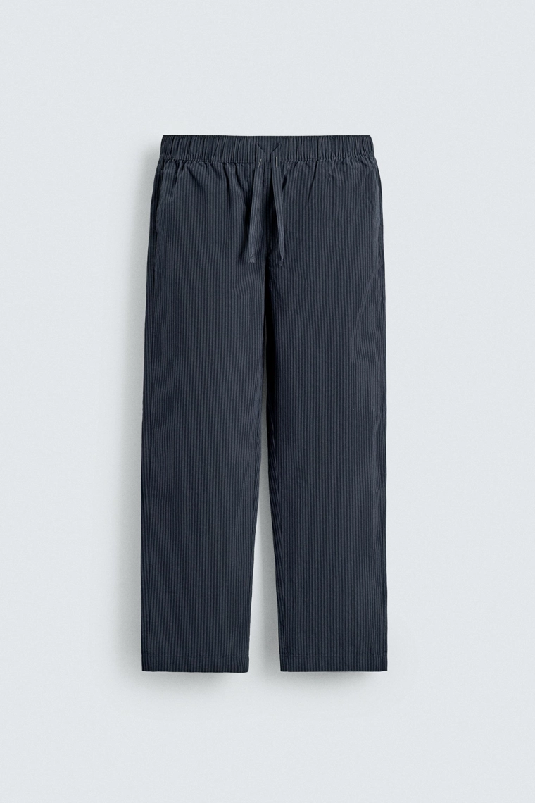 СВОБОДНАЯ ПИЖАМА С КОНТРАСТНЫМИ ДЕТАЛЯМИ