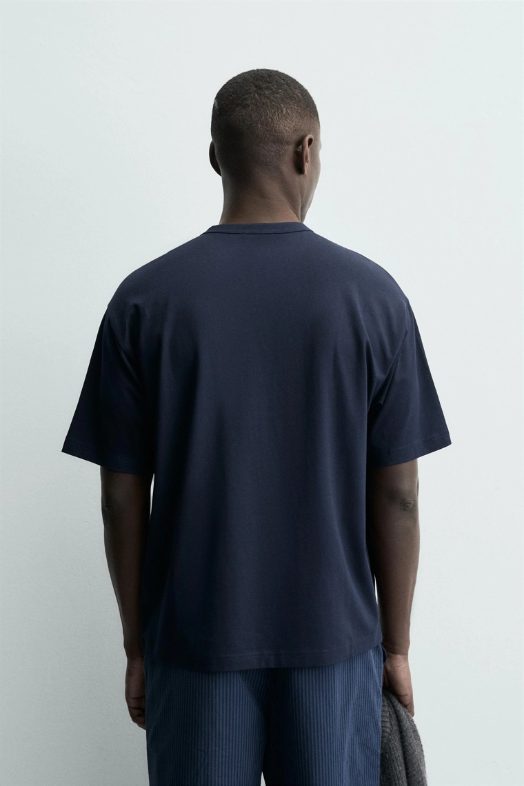 СВОБОДНАЯ ПИЖАМА С КОНТРАСТНЫМИ ДЕТАЛЯМИ