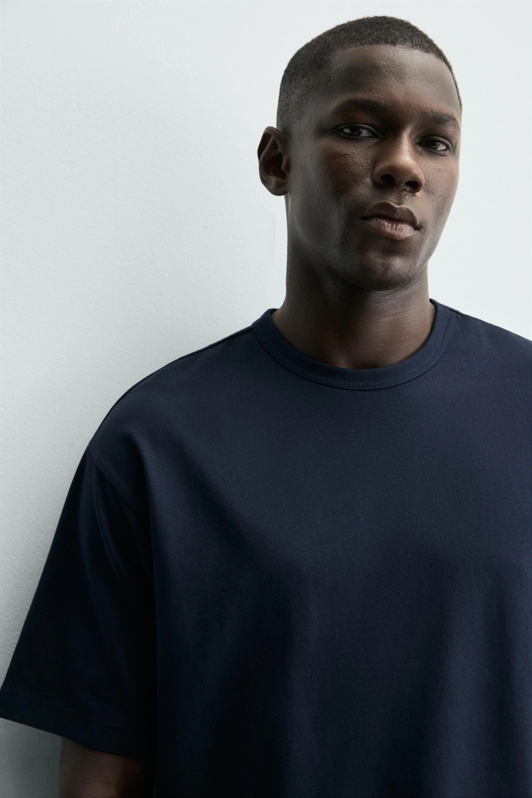 СВОБОДНАЯ ПИЖАМА С КОНТРАСТНЫМИ ДЕТАЛЯМИ