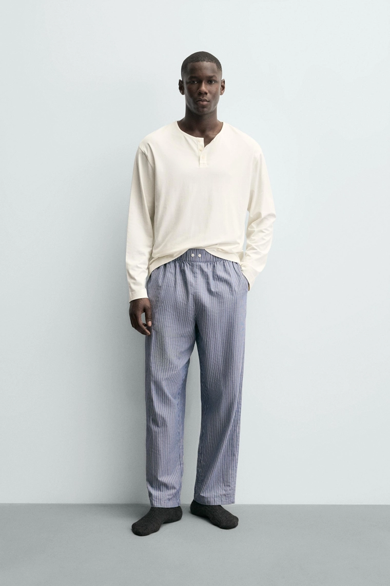 КОНТРАСТНАЯ ПИЖАМА ИЗ СТРУЯЩЕЙСЯ ТКАНИ