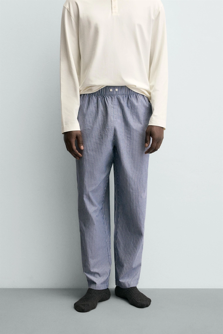 КОНТРАСТНАЯ ПИЖАМА ИЗ СТРУЯЩЕЙСЯ ТКАНИ