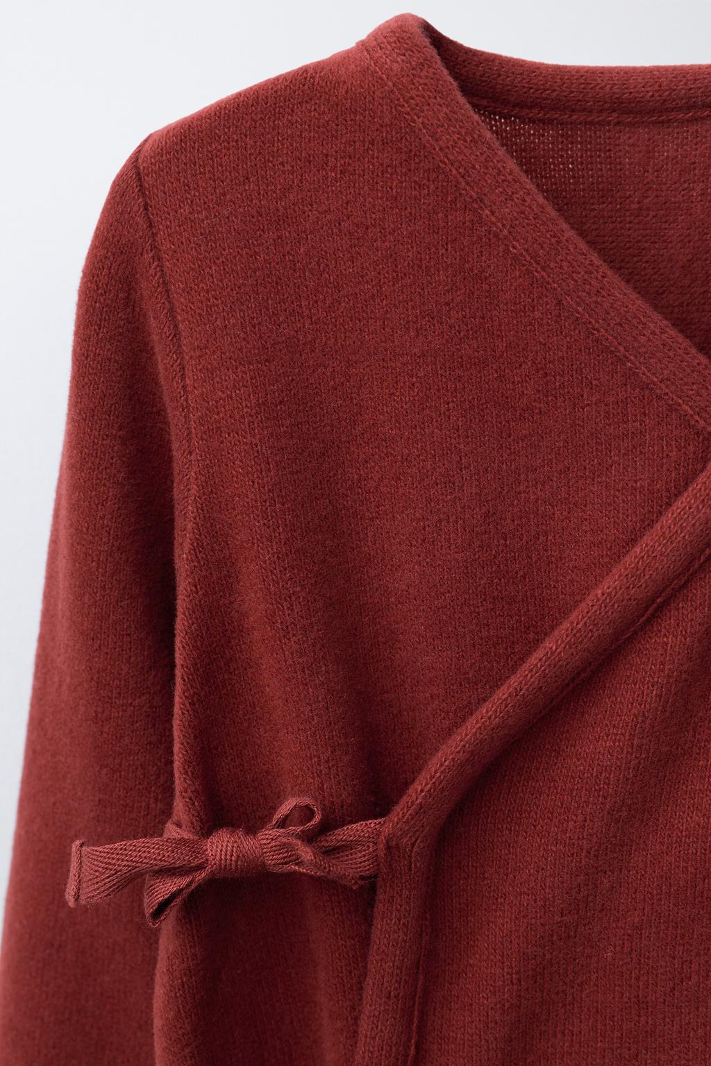 Комбинезон из мягкого материала с завязками