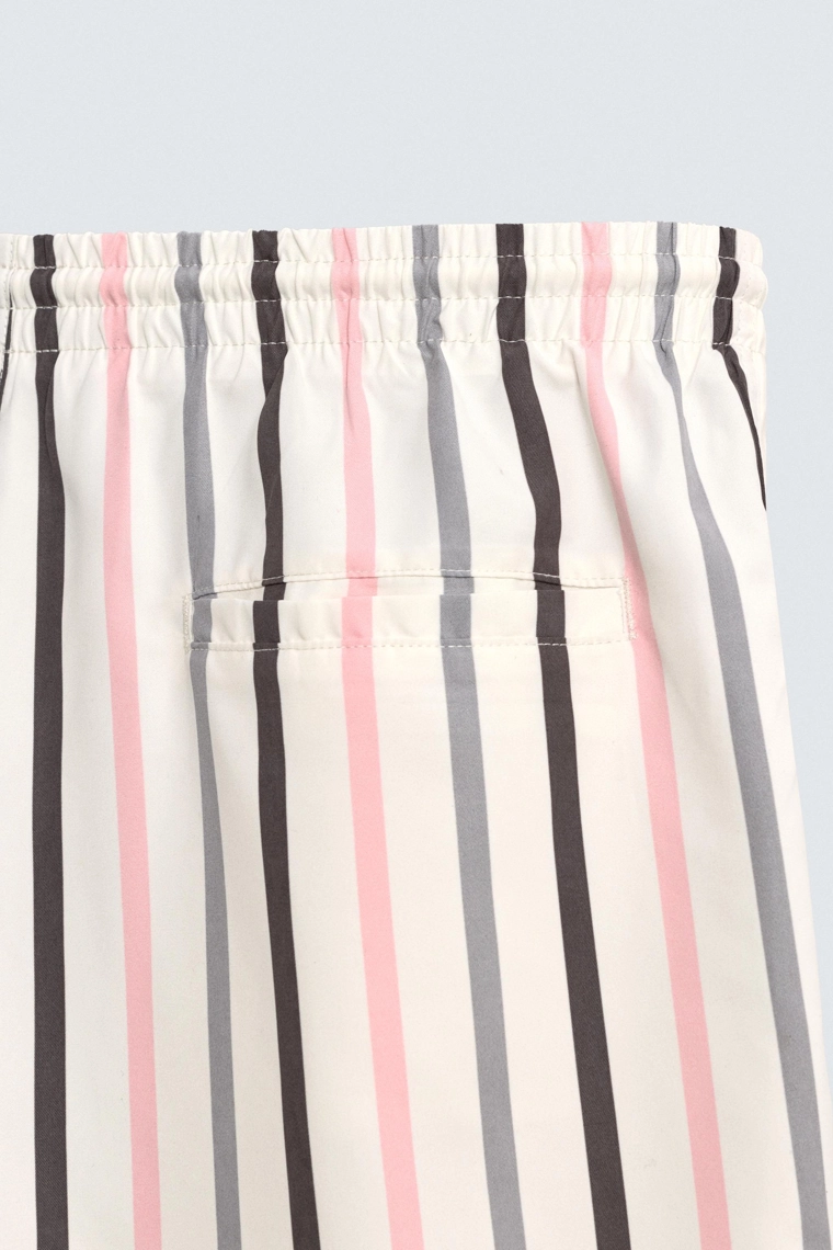 Плавки в полоску средней длины