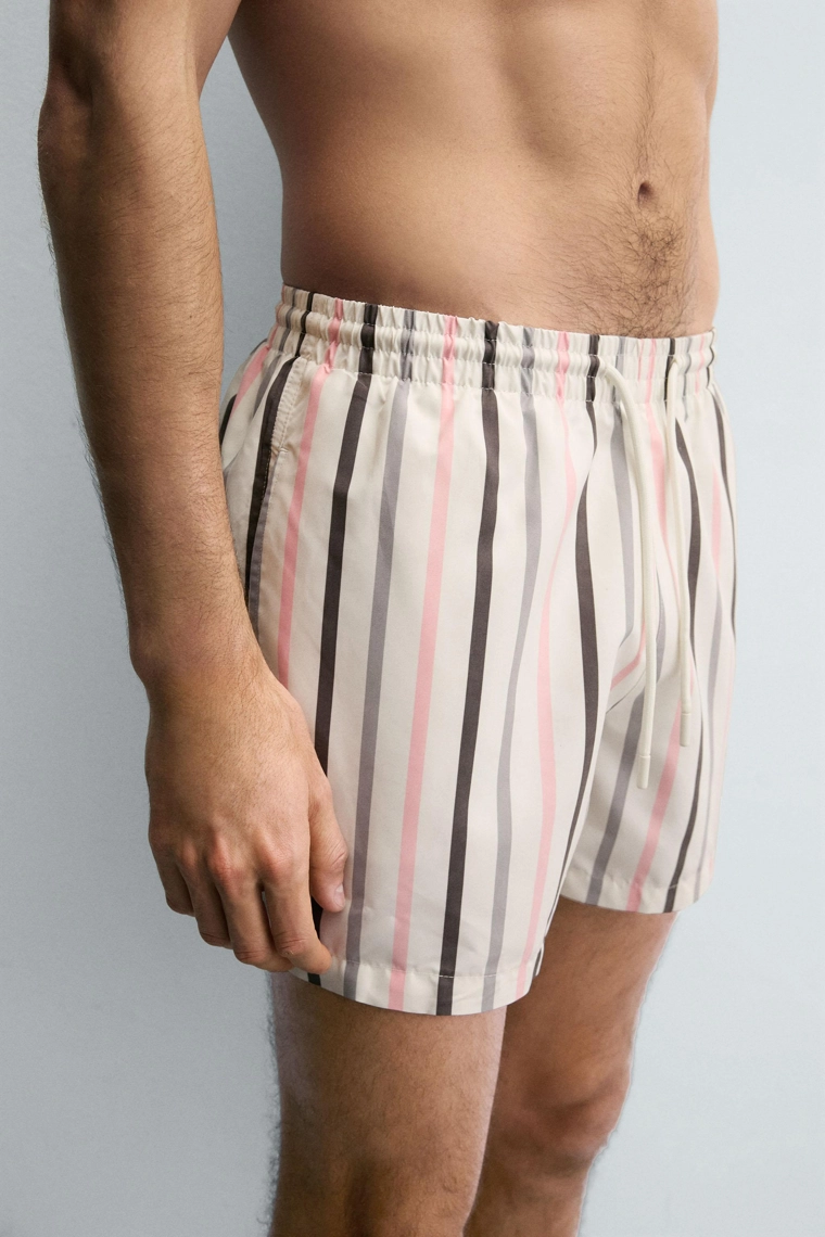 Плавки в полоску средней длины