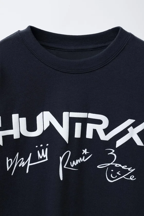 ФУТБОЛКА С ПРИНТОМ KPOP DEMON HUNTERS™ NETFLIX ©