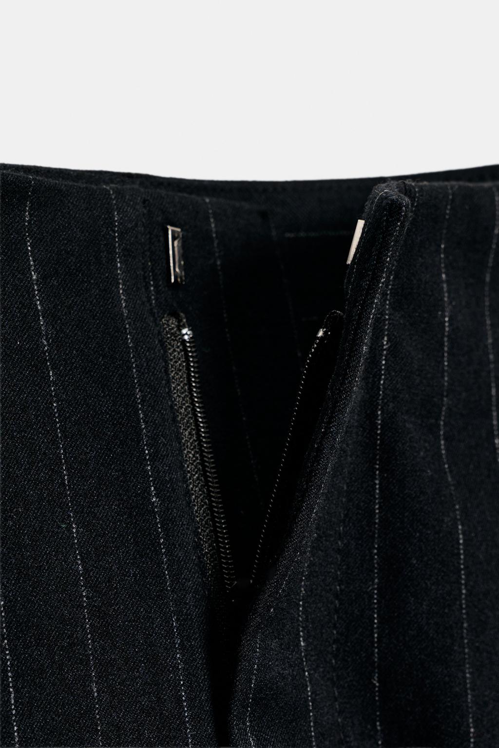 БРЮКИ-ДЖОГГЕРЫ В ТОНКУЮ ПОЛОСКУ СО СКЛАДКАМИ