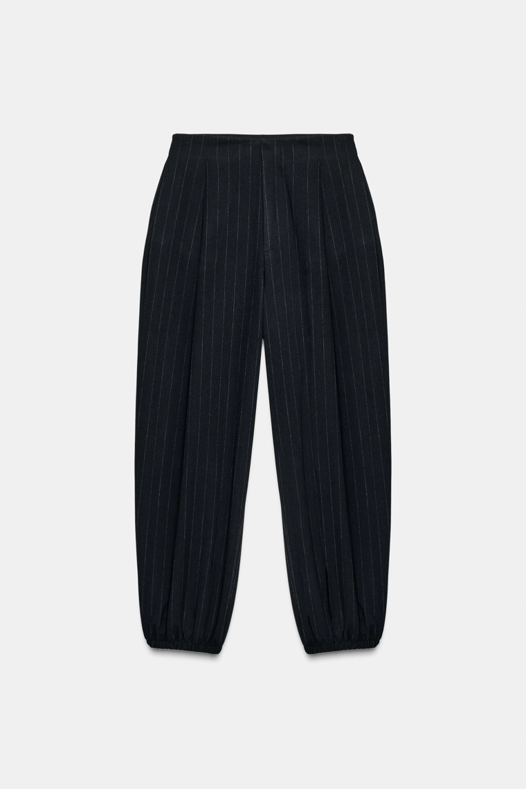 БРЮКИ-ДЖОГГЕРЫ В ТОНКУЮ ПОЛОСКУ СО СКЛАДКАМИ