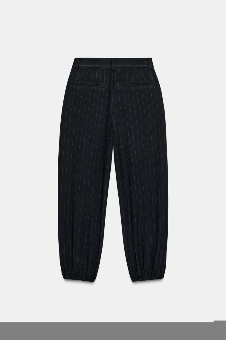 БРЮКИ-ДЖОГГЕРЫ В ТОНКУЮ ПОЛОСКУ СО СКЛАДКАМИ